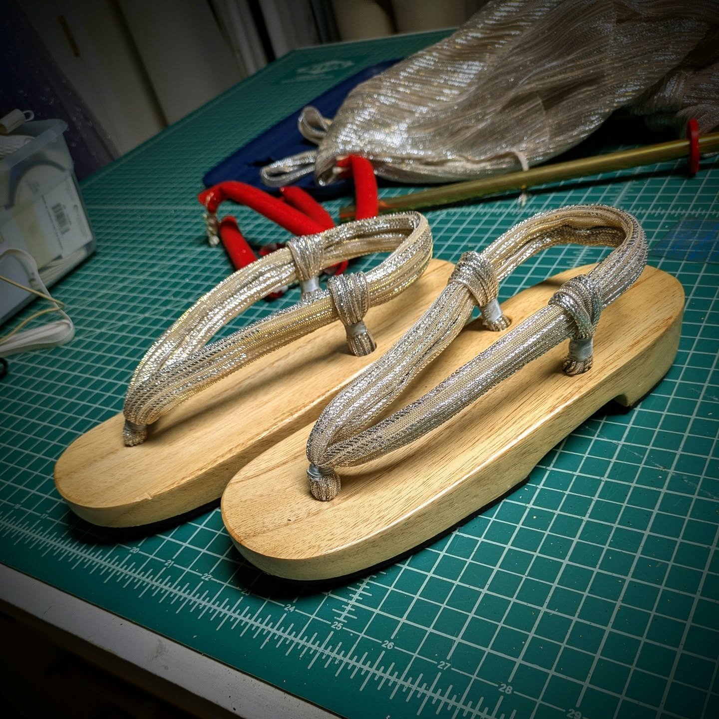 Well... I'm back in the studio. Finally. And Aziraphale's geta are done, so they're kicking off (pun intended) con crunch once again. Prepare yourself for Good Omens...Naka-Kon-style! hehehe
-A
#genderbendcosplay #goodomenscosplay #japanhasthebestclothes #concrunch247 #wip