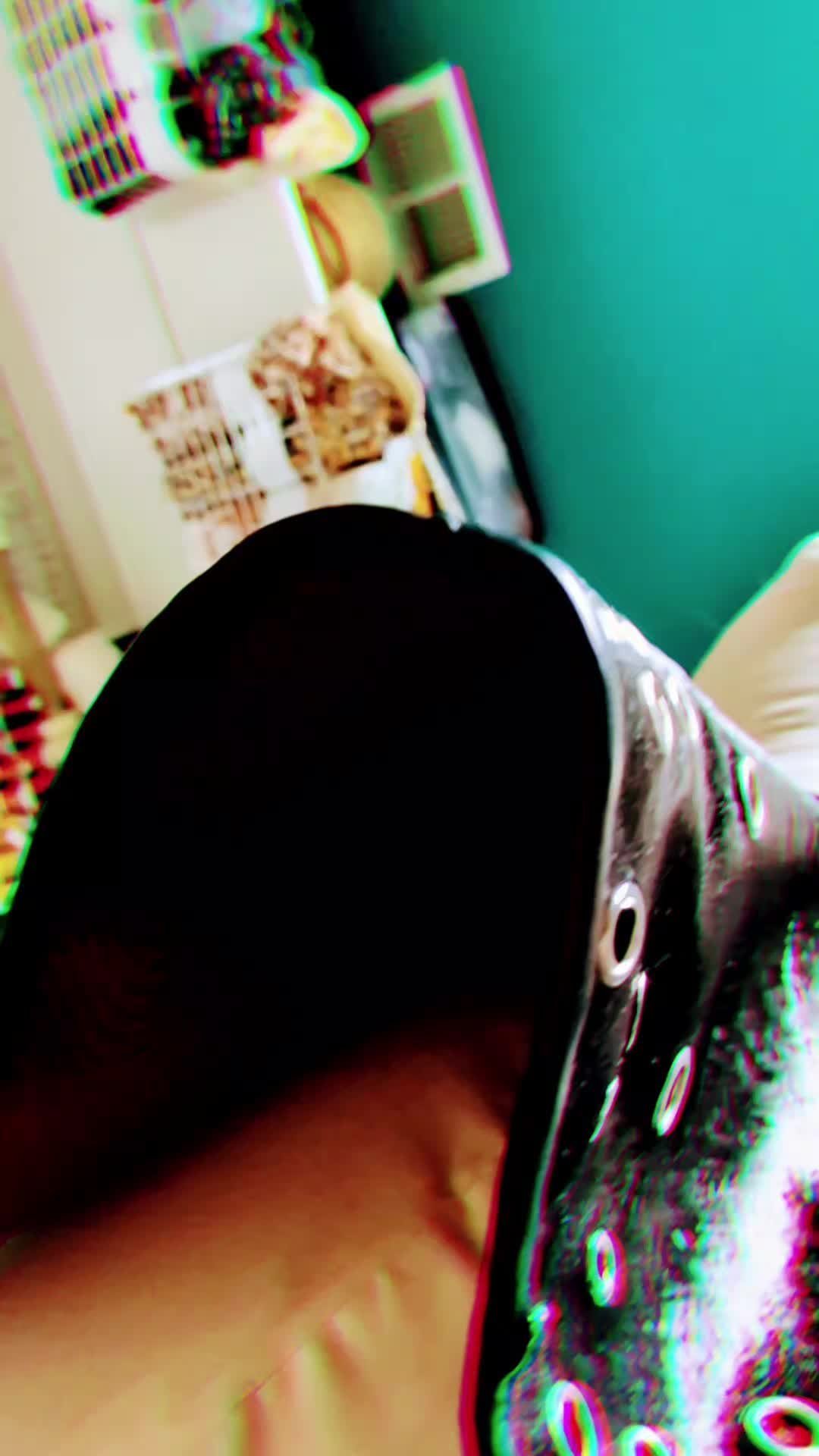 When your cosplay partner tells you she wants to do Good Omens rave-2000s-style...and you just happen to have rescued some oil-slick patterned vinyl from the clearance rack...hehe. Cybergoth Crowley is coming along...
-A
#ravecosplay #wip #goodomensgenderbentcosplay #ilovemyfabricstash #cosplaywip #concrunch247 #ihadwaytoomuchfuneditingthis