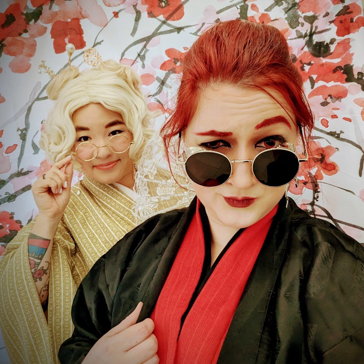 The Good Omens Lesbian cosplays are back in the Edo Period this weekend at Naka-kon! Say hi if you see us!
#cosplay #goodomenscosplay #genderbendcosplay #crowleyxaziraphale #nakakon2025