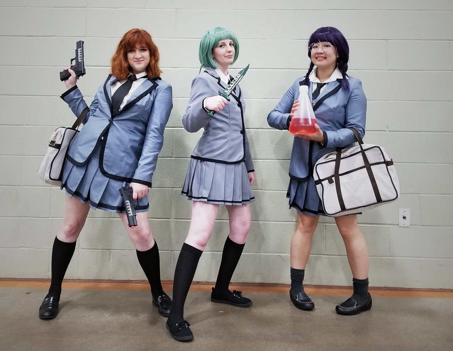 Happy Back to School week! Remember to be kind to your teachers. 👽🔪😉
Featuring our friend and fellow teacher @badashcos
#assasinationclassroom #assasinationclassroomcosplay